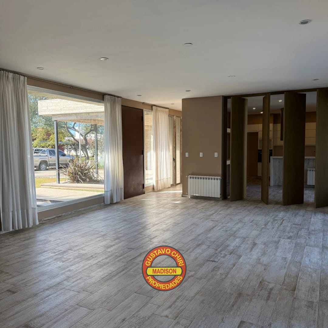 3 Dormitorios · 4 Baños · Cocina · Estar Comedor · Oficina · Lavadero · Cochera Doble · Galería · Pileta - foto 3