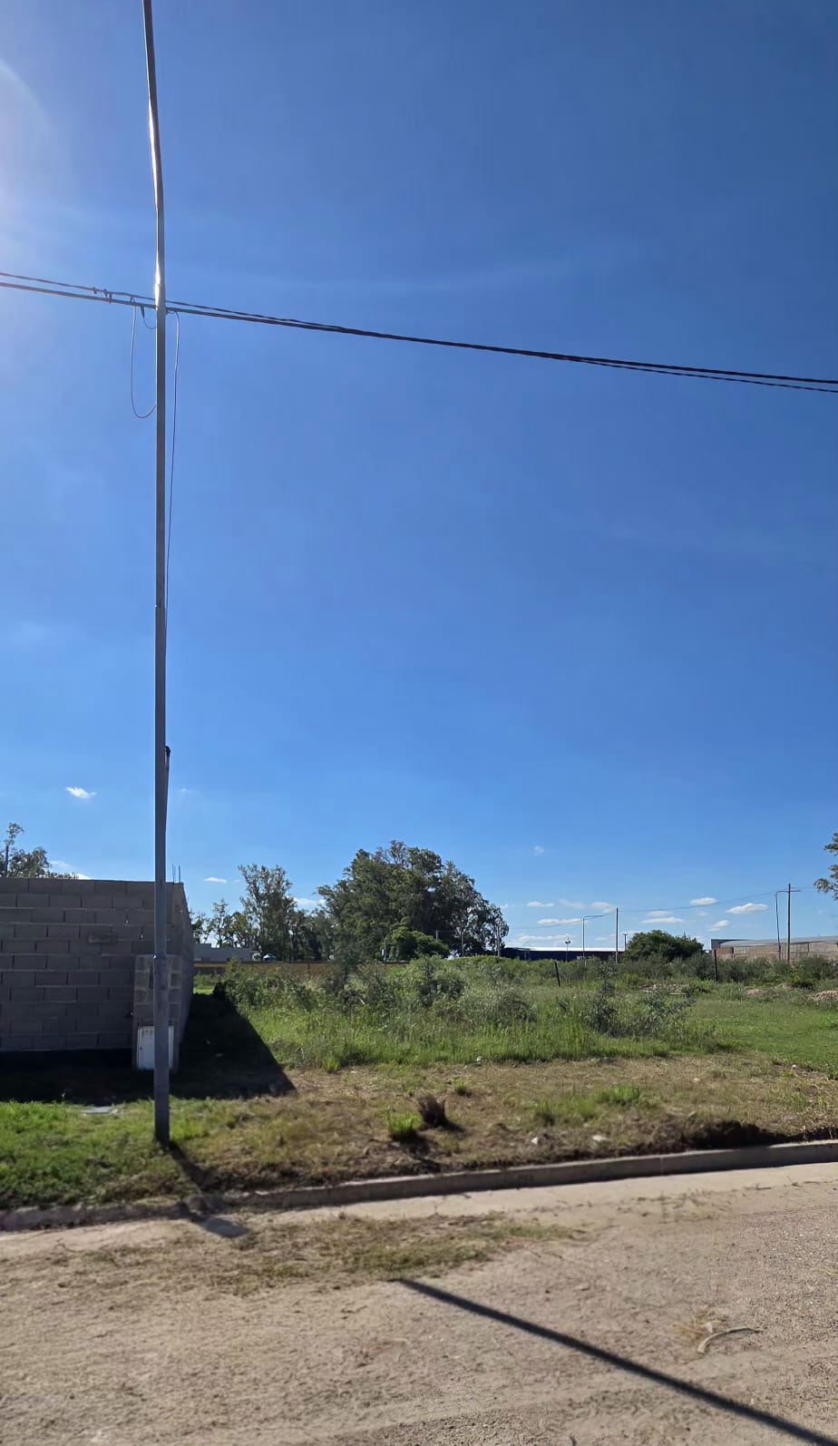Sup. terreno 215m2 · 9x23.81m - foto 3